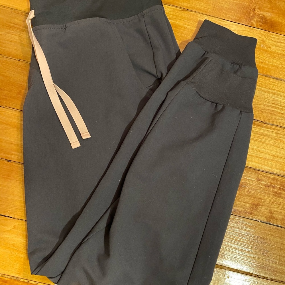 Figs scrub pant - charcoal Zamora joggers